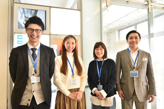 社員の集合写真